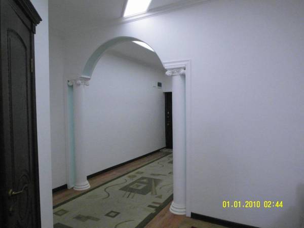 3х комнатные Vip апартаменты с двумя санузлам 140 м2.Две 2х комнатные VIP aпартаменты по 100м2три квартиры на одной лестничной площадке .