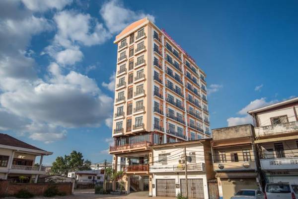 Manorom Chateau Hotel