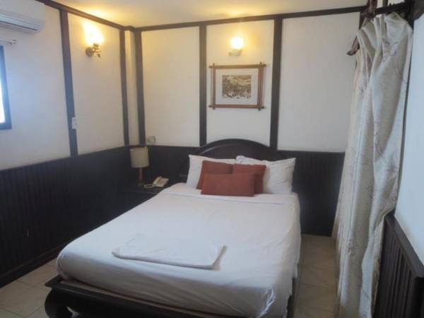 New Lao Paris Hotel