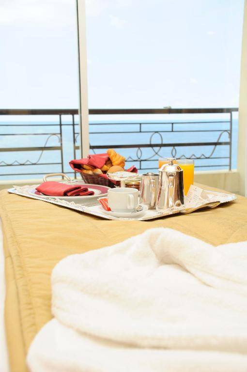 Warwick Palm Beach Hotel