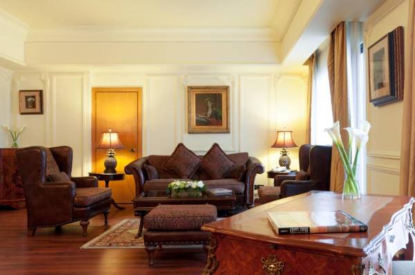 Le Commodore Hotel