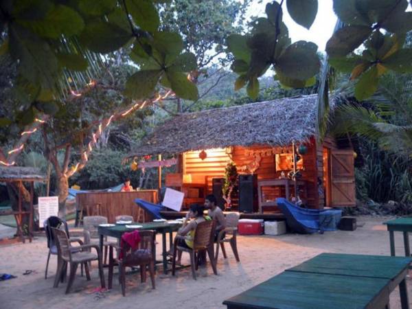 Villa Baywatch Rumassala