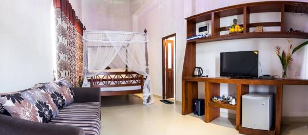 The Waves - Unawatuna