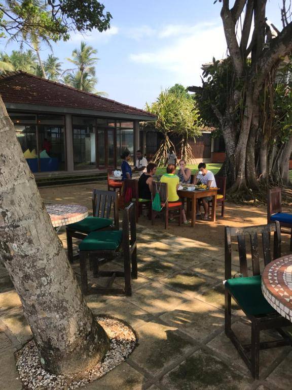 Sri Gemunu Beach Resort