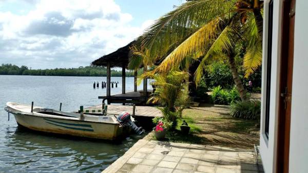 Lake Lane Guest Rest