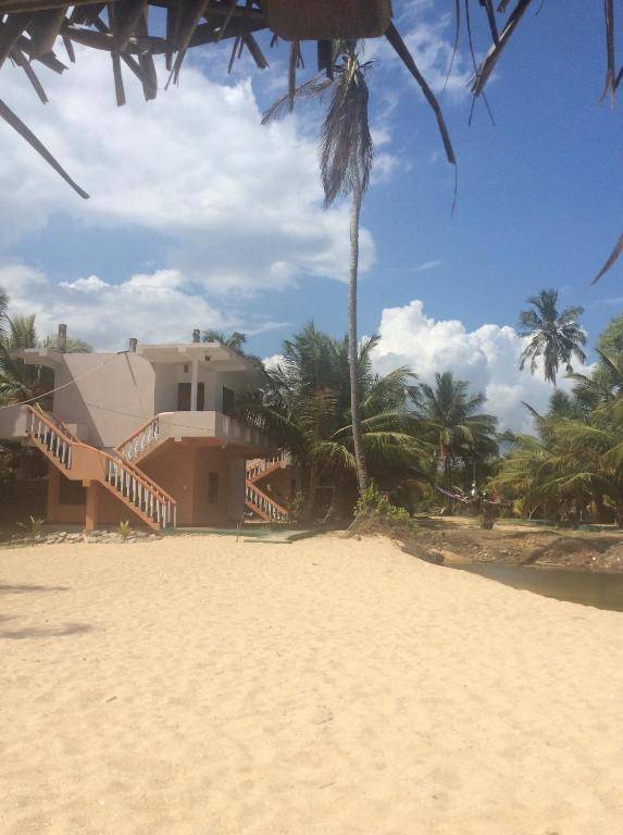 Villasiri and Leon Beach Paradise