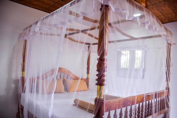 Isuru Cabanas and Restaurant