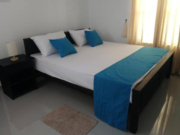 Queens Airport Residence