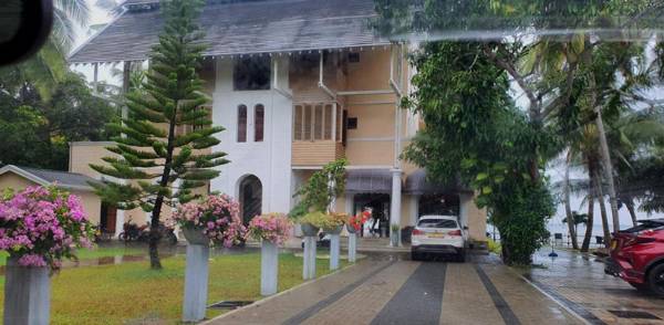 Hotel Leaf on Lagoon