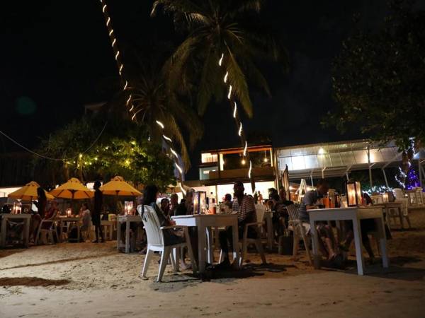 Fresh Wave Mirissa - Beach Front