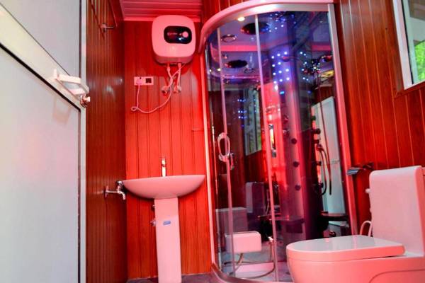 Grand Adamspeak Cabana Suite