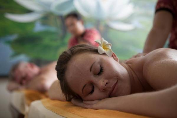 Earl's Regency Hotel