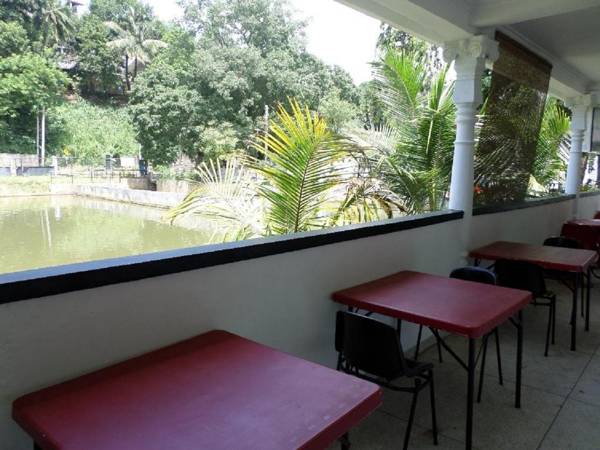 Kandy Lake Layathraa