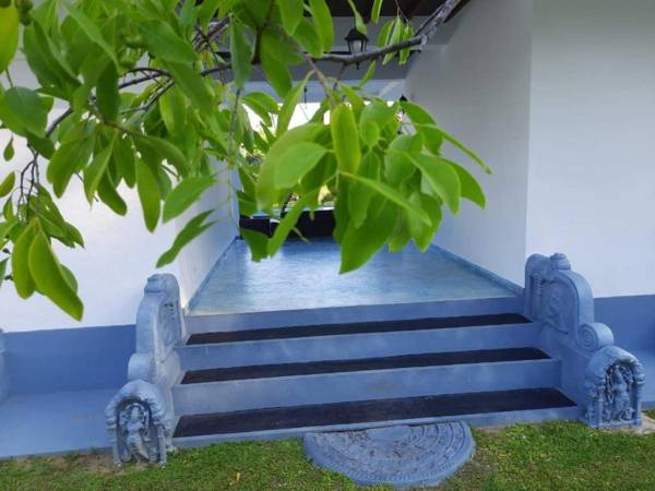 Charming Villa with pool near beach Sri Lanka