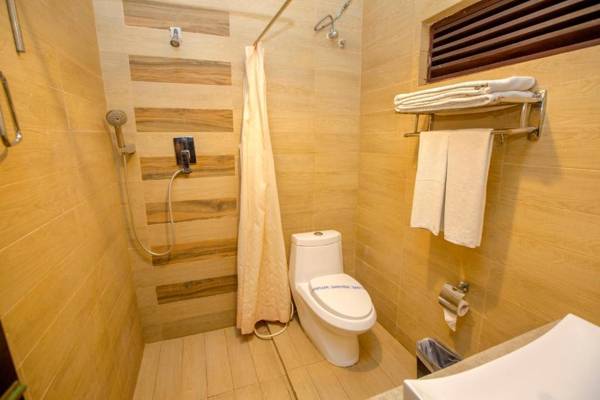 Avenra Beach Hikkaduwa