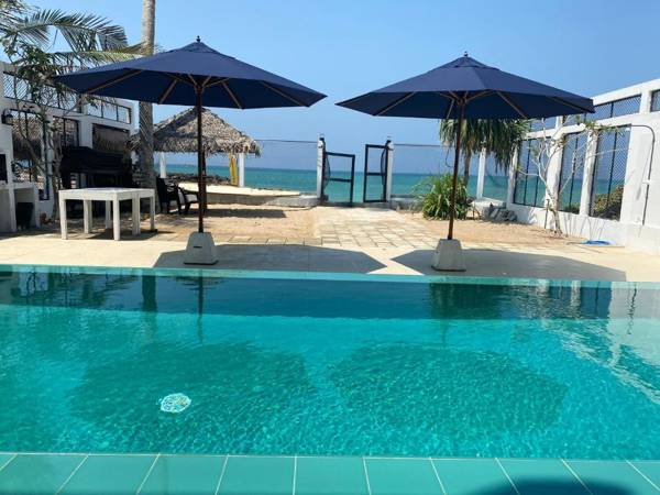 White Sand Villa - Beach front