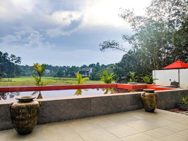 Villa Red Pool