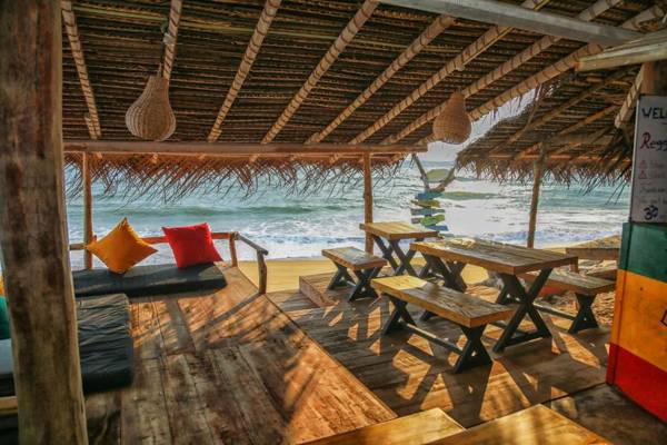 Backpack Beach Hostel & Reggae Bar