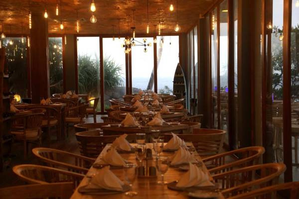 Thaproban Pavilion Waves Unawatuna