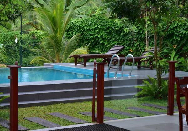 Iain Lake Winds Villa