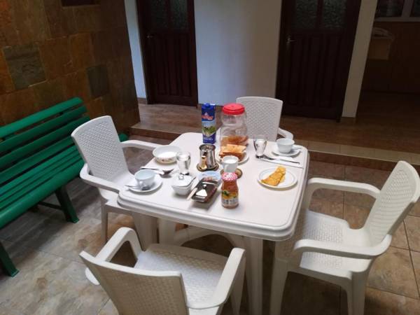 Gondolas Holiday Lanka