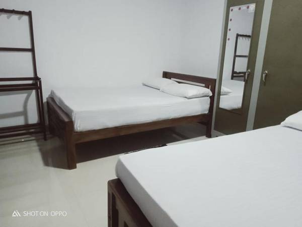 Chathuni Holiday Home