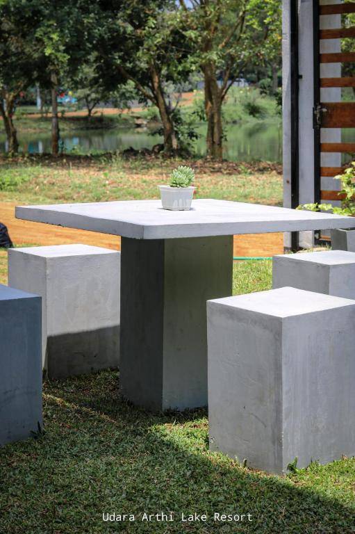 Udara Arthi Lake Resort