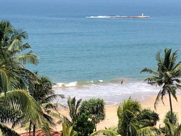 Sea Breeze - Luxurious 3 Bedroom Sea Front Apartment in Mount Lavinia