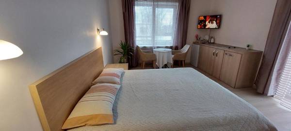 Apartamentai šalia baseino