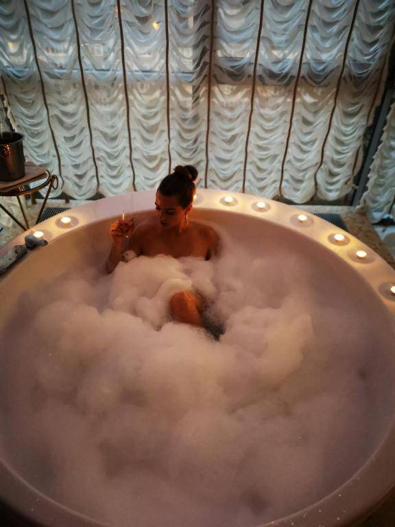 President Jacuzzi Apartment