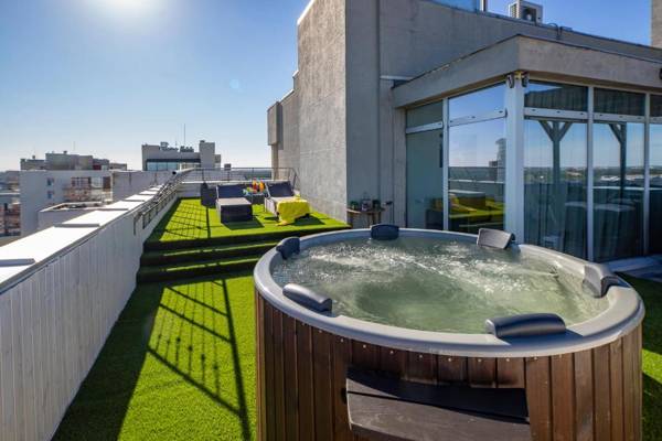 Skyhouse Riga Private Penthouse and SPA