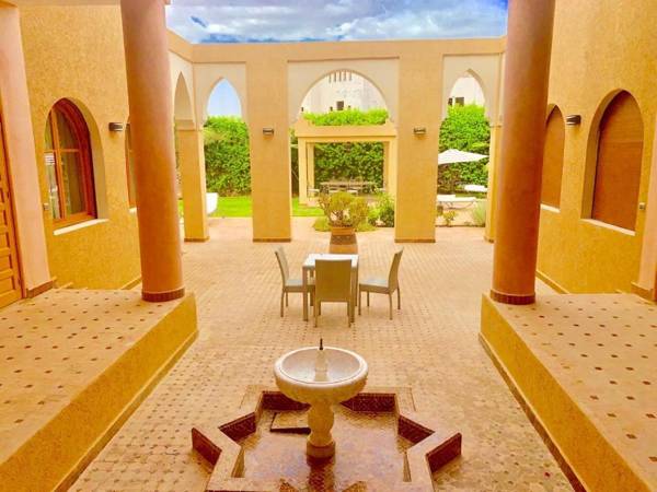 4 bedrooms villa with private pool enclosed garden and wifi at Marrakech