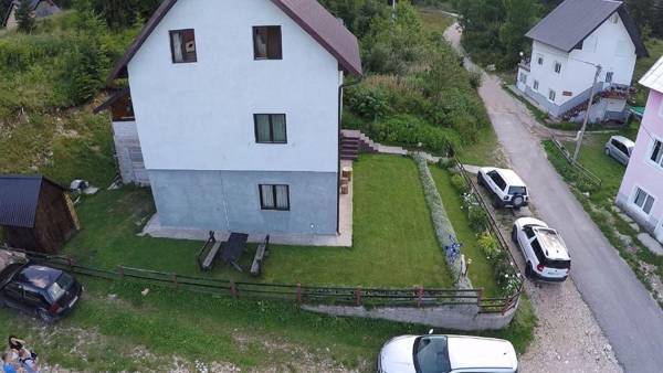 Underwoods Žabljak Guesthouse