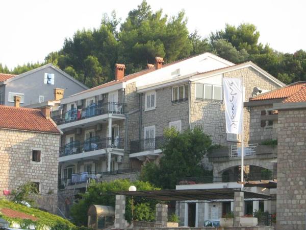 Apartments Mitrovići Miločer