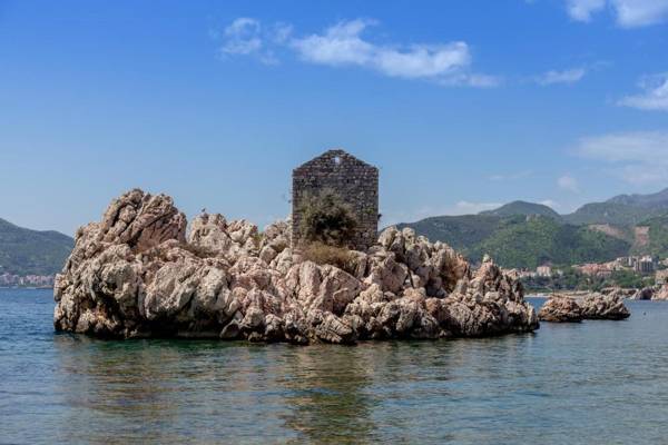 Mali Miločer Bay Accommodation