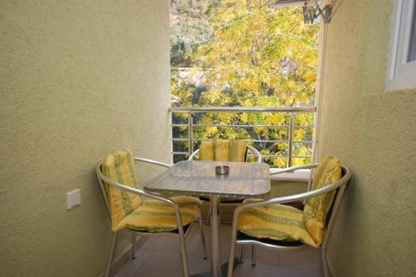 BMV room for 2-3 with greenery view