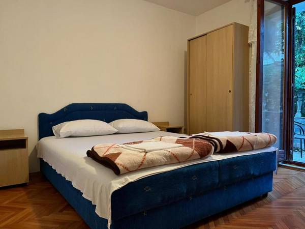 Apartments and Room MV