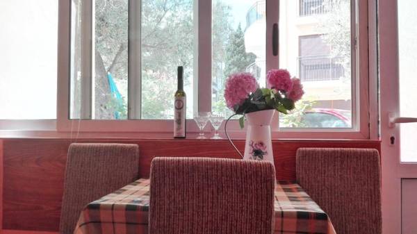 Apartments Gvozdenović