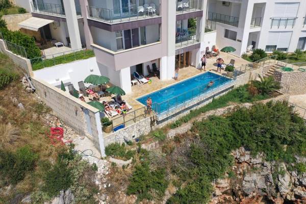 First line of the sea 1