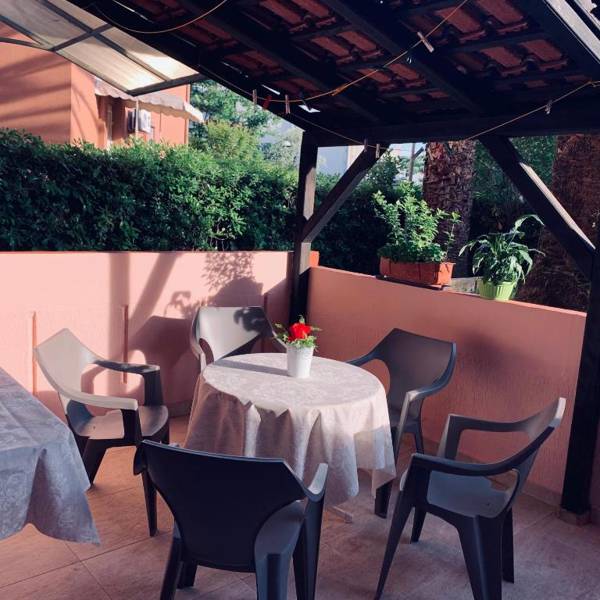 Apartment Happy family in the Center