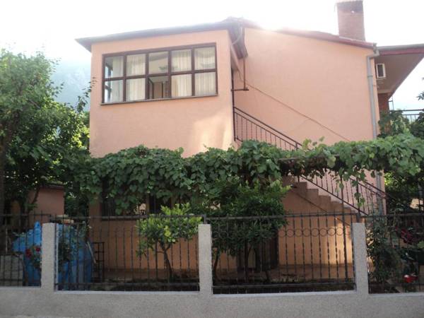 Apartments Škaljari