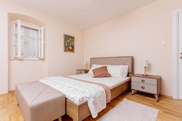 Old Town Museum Square Apartment