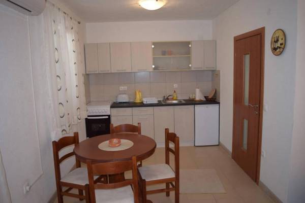 Nn Franovic Apartments