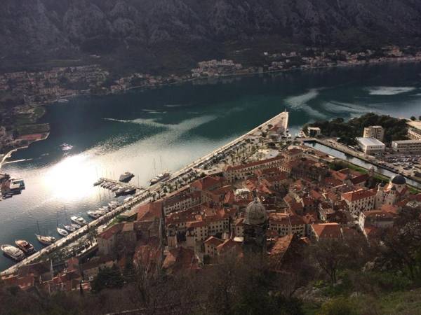 Chic & Stylish with Seaview-Terrace - Kotor Indah