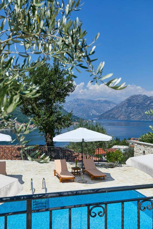 S&A&M Sunset Apartments with pool and sea view