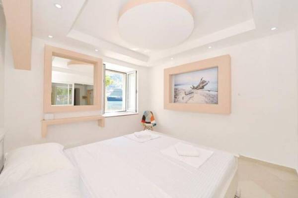 Cosy front line apt with sea access at your door step