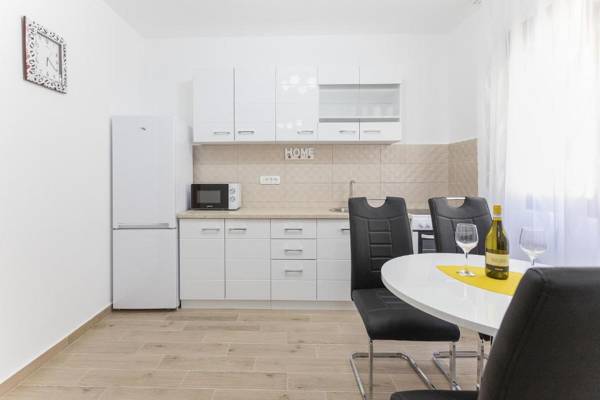 Muo Sea Front Apartments Kotor