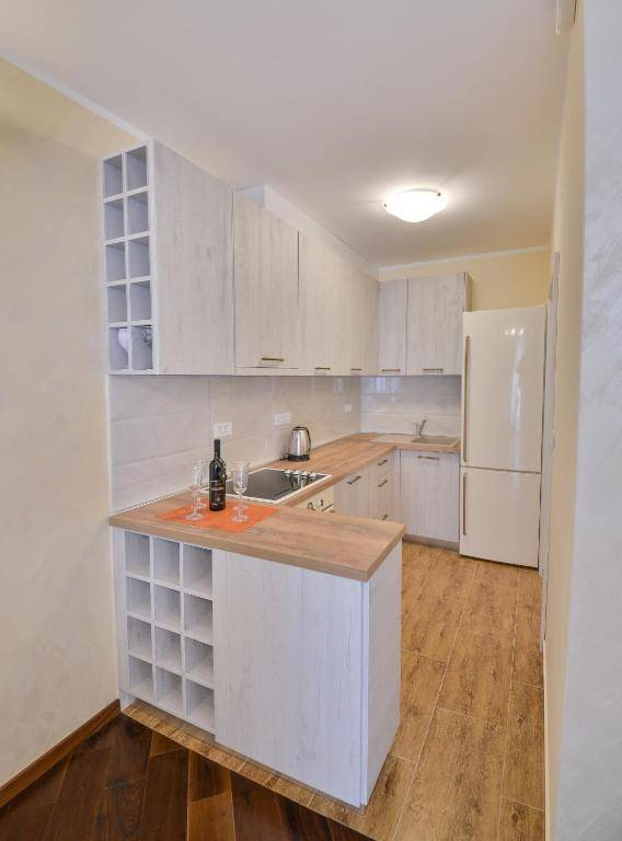 Aqua Breeze Apartments