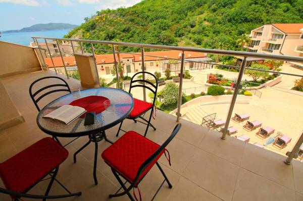 Sea View apartment with Pool