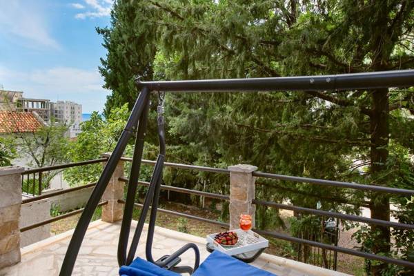 Mediterranean vacation home with pool Petrovac